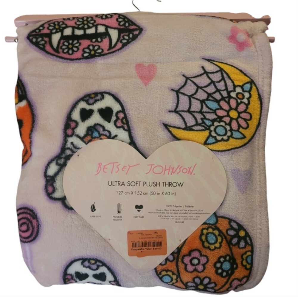 NWT Betsey Johnson Halloween Throw